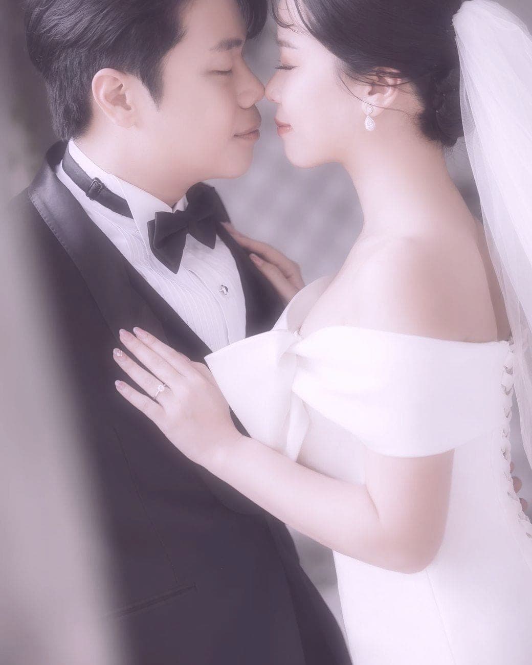 Sorratat and Witita forehead to forehead, eyes closed